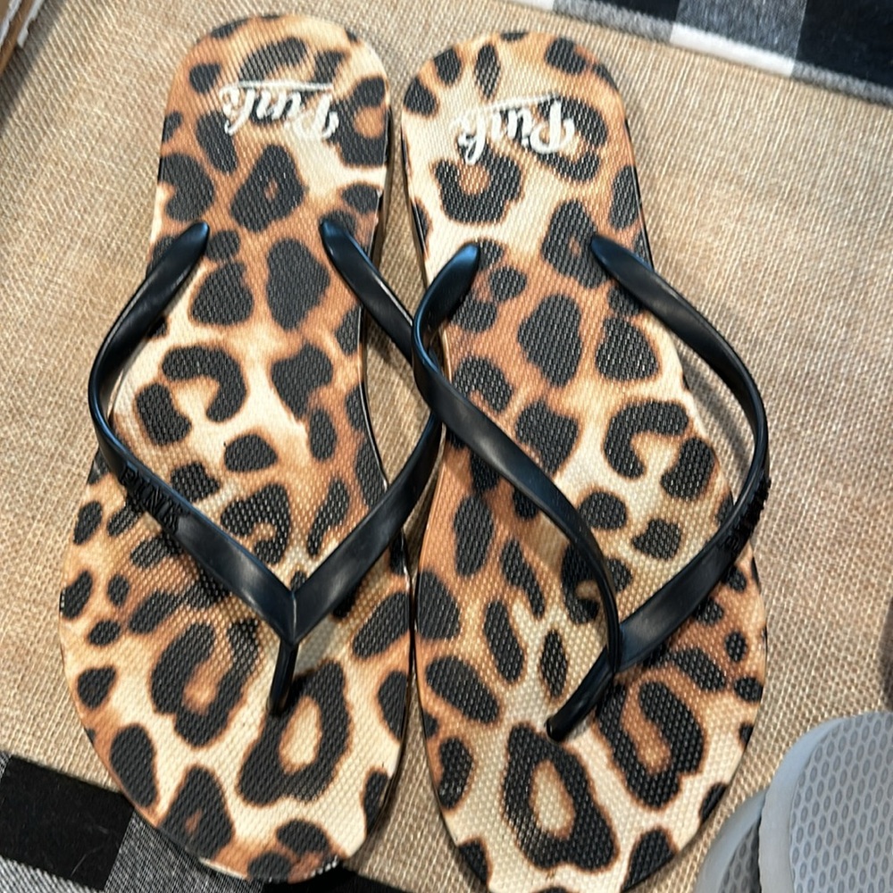 Five pairs of flip flops! - Picture 2 of 6